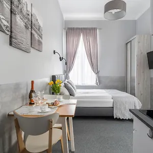 Primero Elegant Old Town Apart-hotel